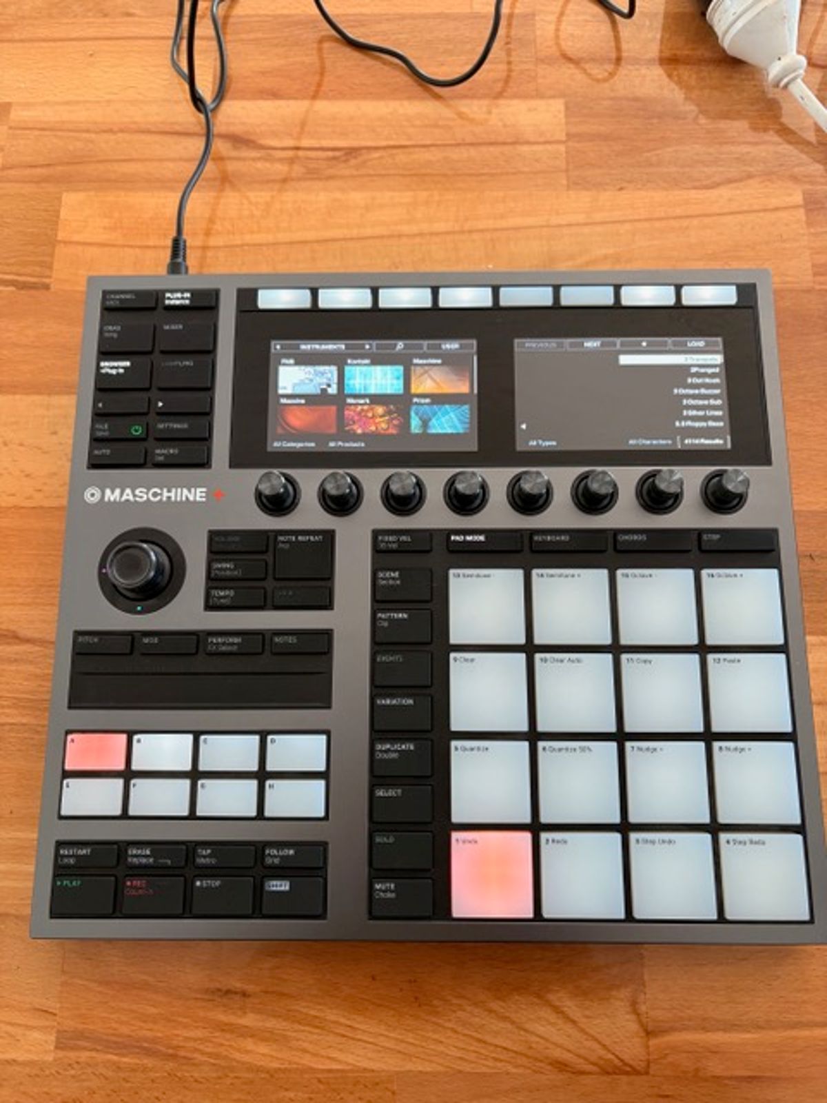 Native Instruments Maschine Plus - Present - Black
