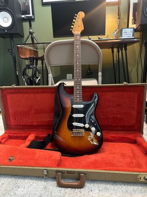 1996 Fender Stevie Ray Vaughan Stratocaster with Pau Ferro Fretboard 1992-1999 - 3-Color Sunburst